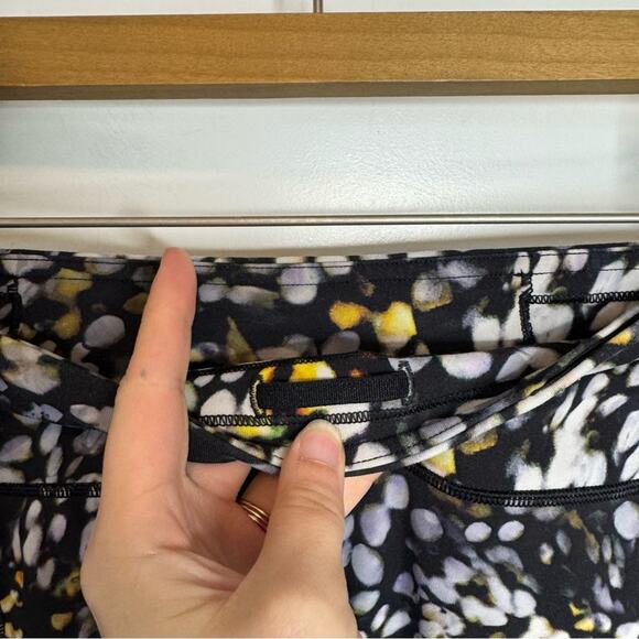 Lululemon Speed Up Tight 28" Full-On Luxtreme Metropolis Glow Leggings Size 6 - Picture 4 of 7